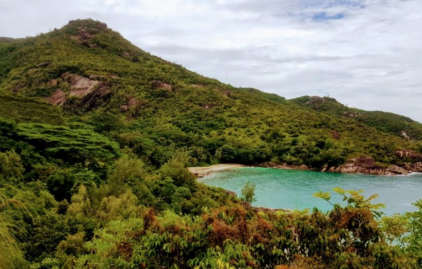 Anse Majore Trail