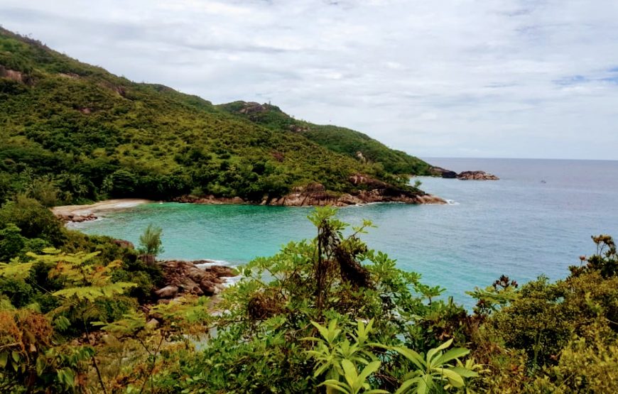 Anse Majore Trail