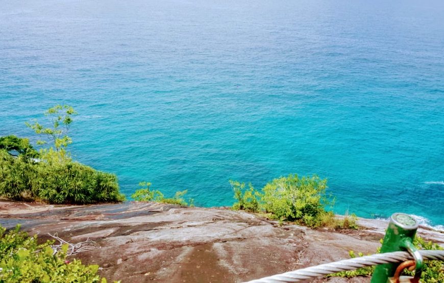 Anse Majore Trail