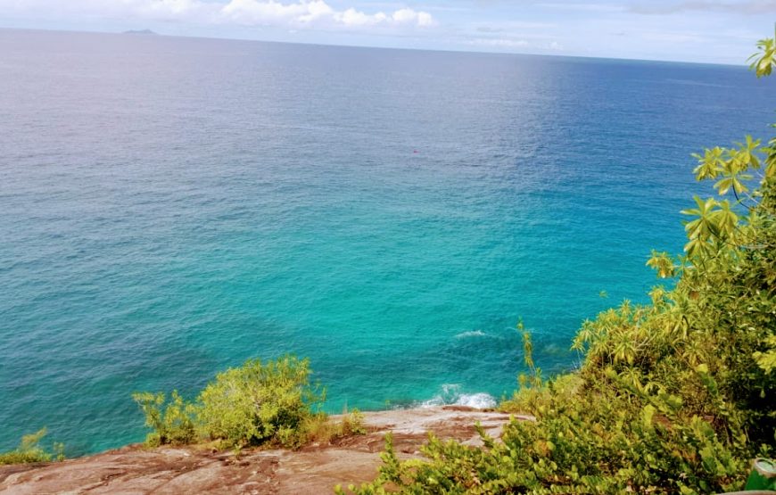 Anse Majore Trail