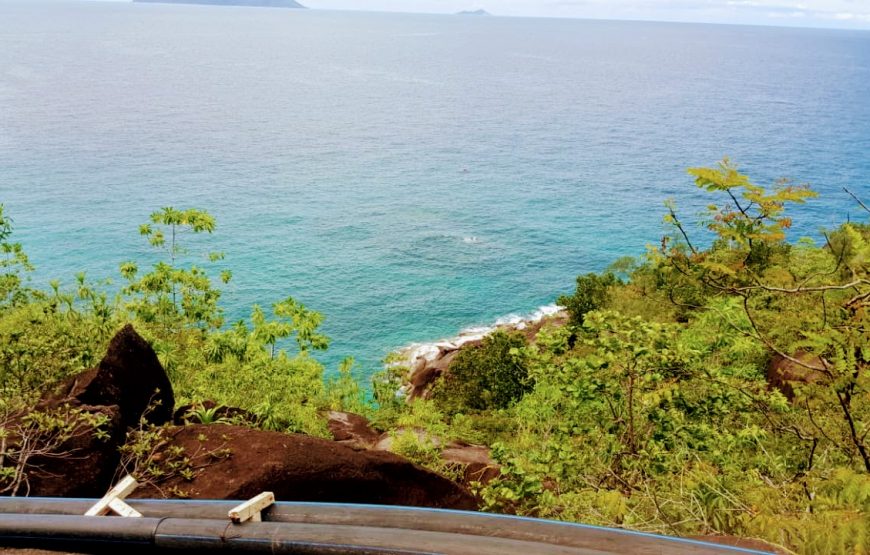 Anse Majore Trail