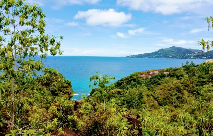 Anse Majore Trail